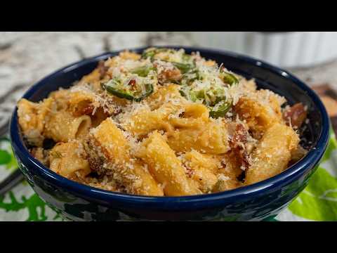 Creamy Jalapeño Popper Mac and Cheese with Crispy Bacon Topping